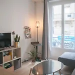 Beautiful Design And Bright Appt In Paris