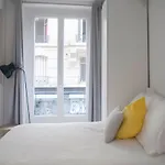 Beautiful Design And Bright Appt In Paris
